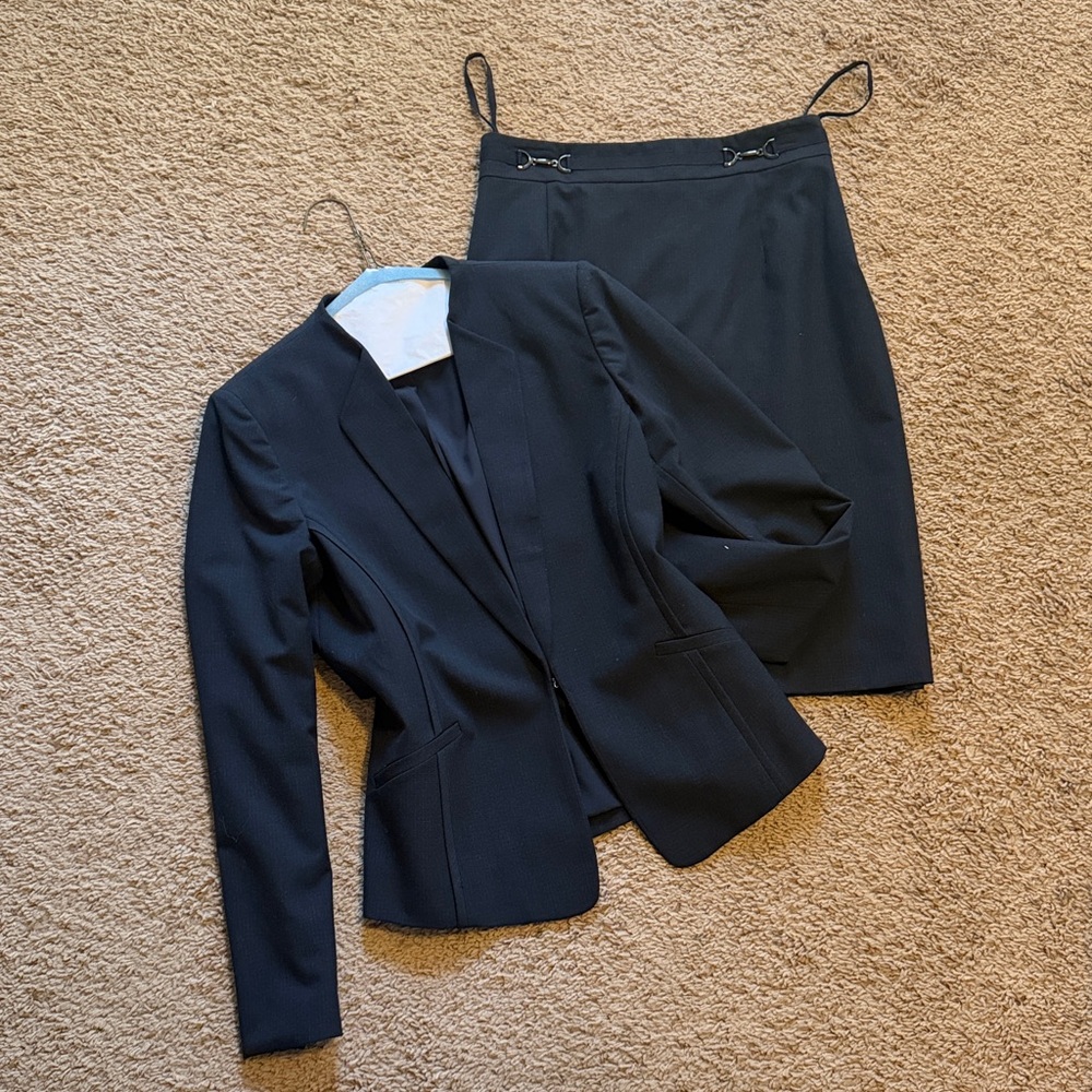ANTONIO MELANI Black Blazer and Skirt Set - Fabulous!